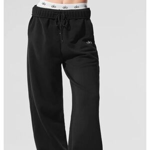 ALO ACCOLADE UNISEX STRAIGHT LEG SWEATPANTS BLK